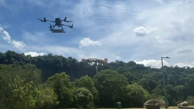 Prefeito Rafael Greca firma parceria para testes de delivery por drones em Curitiba em voo inaugural nesta quarta-feira (27/11)