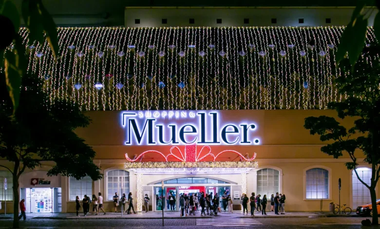 Fachada natalina do Shopping Mueller. Crédito: Kelly Knelvels