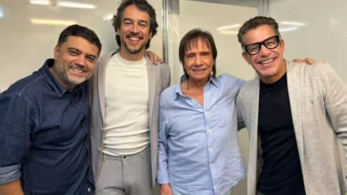 Roberto Carlos com Flávio Pinheiro, Afonso Carvalho e Luiz Calainho, sócios da Musickeria