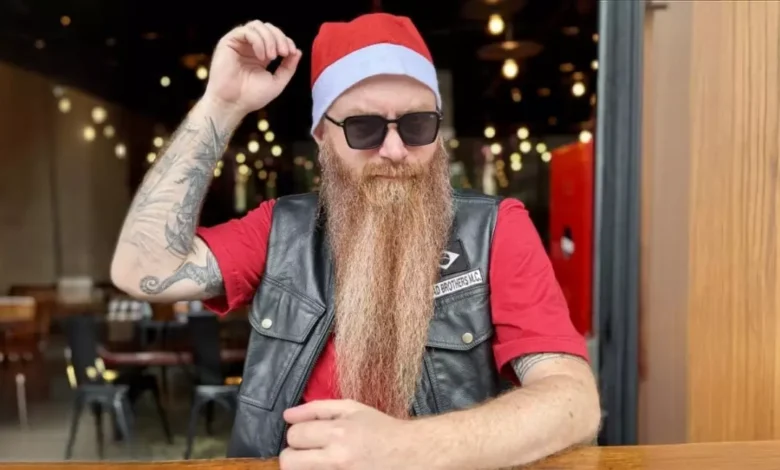 Público poderá interagir com o personagem Willie The Bitter, brincar e até cantar junto com o “Papai Noel Ranzinza” em uma participação especial em um dos shows programados para o dia - Cred MKT Bastards