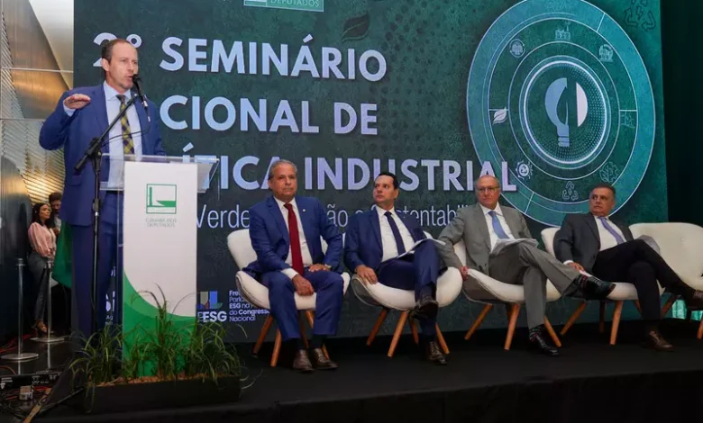 Com a presença do vice-presidente e ministro do MDIC, Geraldo Alckmin, autoridades debatem estratégias para fortalecer a competitividade industrial em meio a desafios globais Crédito: João Miguel