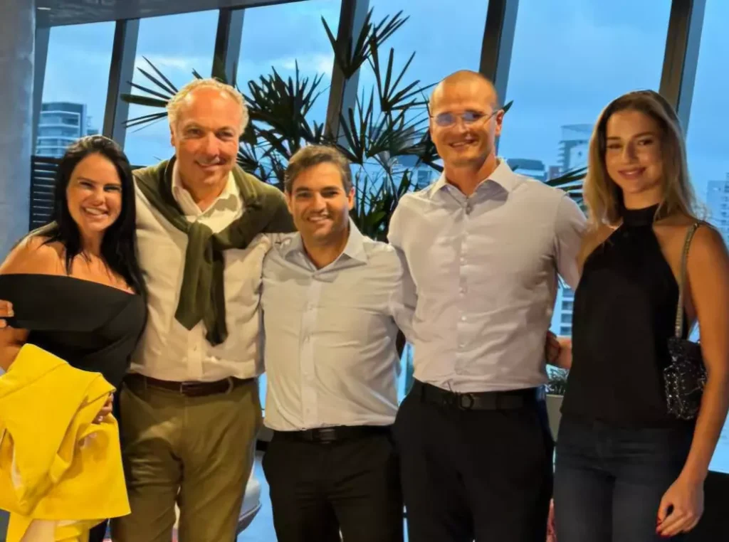 Patrícia Aiello - sócia e diretora de expansão da Warren, Ricardo Bellino, Felippe Pires , head de M&A Veritas, Anderson Timm - CEO Veritas - e Vittoria Bellino.