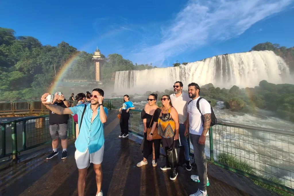 cataratas do iguaçu turistas.jpg