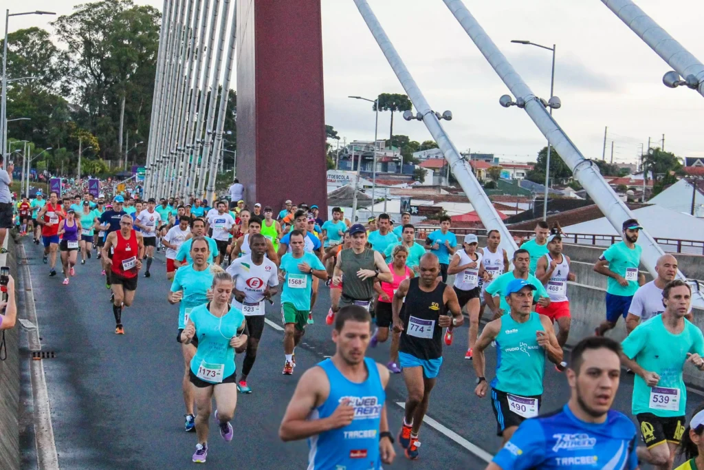 Realizada pela Global Vita Sports, prova de 5 km em Curitiba retoma calendário esportivo após cinco anos de hiato - Fotos: Divulgação/Global Vita Sports/Corrida da Ponte