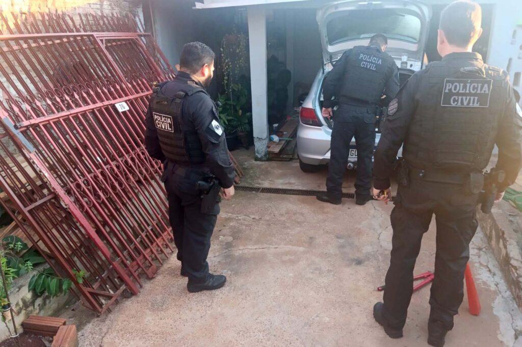 pcpr-e-pmpr-prendem-3-pessoas-e-apreendem-6-armas,-municoes-e-drogas-em-cascavel