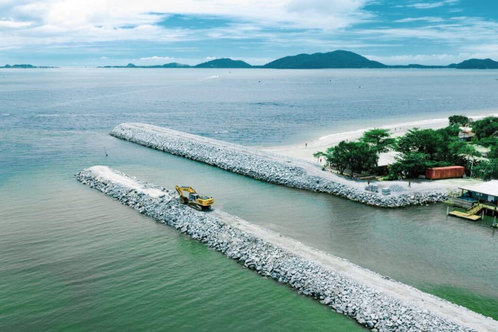 revitalizacao-do-molhe-de-pontal-do-parana-alcanca-92%-e-sera-concluida-em-breve