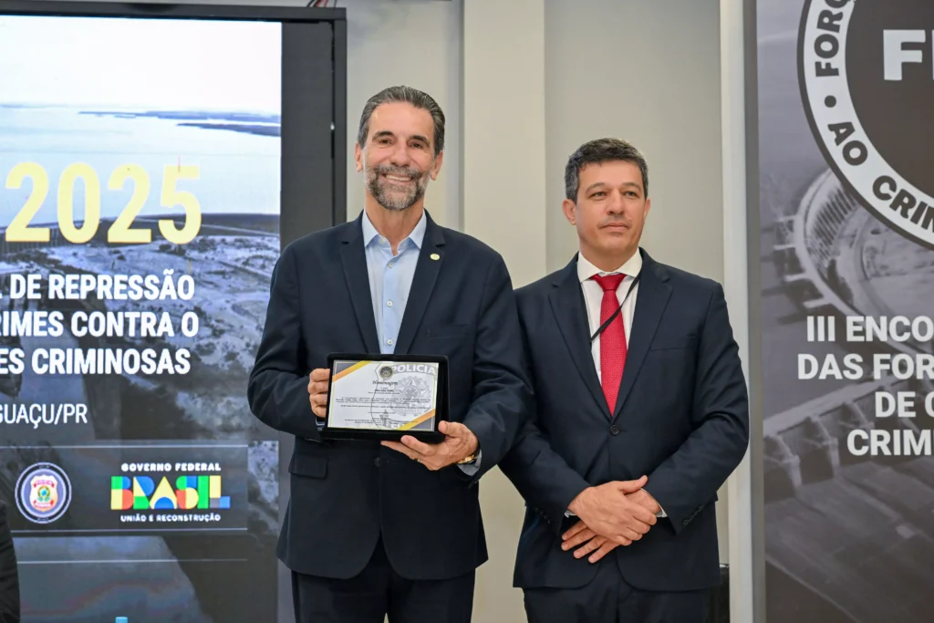 Diretor-geral brasileiro da Itaipu, Enio Verri e o superintendente regional da Polícia Federal no Paraná, Rivaldo Venâncio.