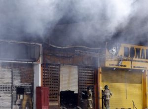 incendio-no-ceasa/rio-esta-controlado;-bombeiros-trabalham-no-rescaldo
