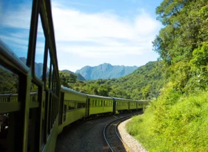 Anna Voss Em outubro o trem para Morretes tem saídas em 4 dias da semana.