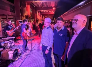 Thiago Paes João Alceu Rigon, presidente da Abav PR, Adonai Arruda Filho, CEO da BWT Operadora e Paulo Nauiack, vice-presidente da Fecomércio PR