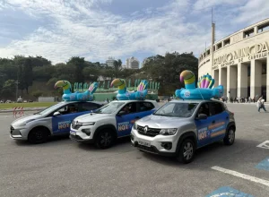 Carro temático promove experiência imersiva com elementos do Hot Park durante viagens de aplicativos – Foto: Divulgação/Hot Park