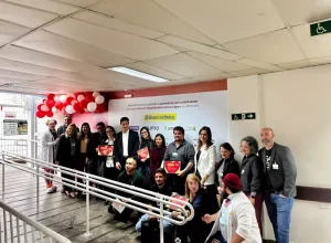 O Hospital Universitário Cajuru promove o programa apoiado pelo Aeroporto Afonso Pena, cujo objetivo é garantir uma transição segura e digna dos pacientes idosos para seus lares Créditos: divulgação/Motiva