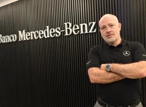 Fernando Favoretto Leonardo Piccinini é o primeiro brasileiro a comandar o Banco Mercedes-Benz