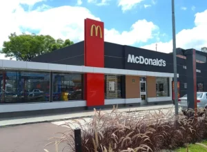 Os dois McDonald's de São José dos Pinhais somam 114 colaboradores Carlos Castro