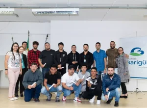 Formandos do curso de Elétrica, Hidráulica e Mecânica Básica de Bicicletas, curso realizado pelo Instituto Barigüi em parceria com Instituto Tibagi. Crédito: Instituto Barigüi/ Divulgação.