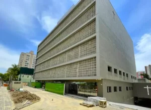 Novo prédio da FAE em construção, na rua Cel. Luiz Victorino Ordine