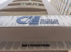 A Lei da Aprendizagem determina que empresas de médio e grande portes contratem aprendizes entre 14 e 24 anos Créditos: Lening Abdala