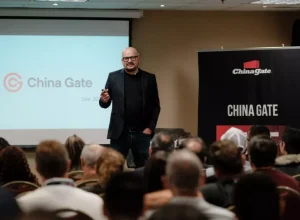 Rodrigo-Giraldelli-China-Gate