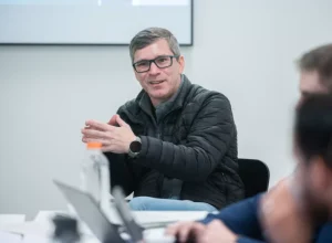 Adriano Krzyuy, VP de Articulação Política, representou a Assespro-PR no evento (divulgação)