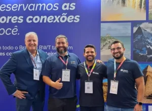 Juliani de Paula Da esquerda para a direita: Maurício Amaral, CEO da Universal Assistance, Gabriel Cordeiro, Diretor Geral da BWT Operadora, Fábio Buosi e Luigi Biasetto, marketing Universal Assistance