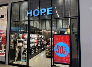 Lojas do Shopping Palladium estão em liquidação. Créditos: Divulgação