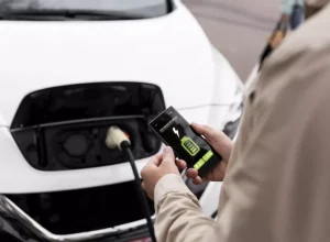 carregamento__carro-eletrico-freepik