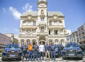 GM__eduardo_pimentel com policiais