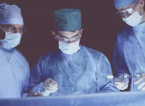 Faltam vagas de residência médica e a distribuição é desigual no Brasil Freepik