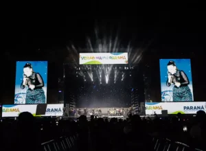 Show de Simone Mendes, atração do palco Matinhos na programação do Verão Maior Paraná. Foto: Roberto Dziura Jr/AEN