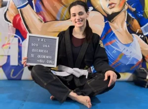 Valdenise Rodrigues é consultora de imagem e saiu do Paraguai e veio para o Brasil para tratar uma doença rara - (Foto: Valdenise Rodrigues)