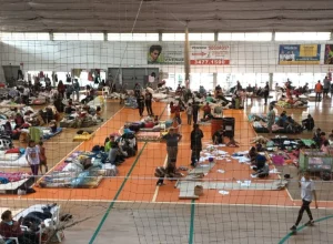 Empresa tem ajudado a manter a estrutura de abrigos em algumas das cidades mais afligidas pelos efeitos das chuvas. Foto: Petrobras / Divulgação