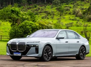 BMW renova campanha Electric Summer