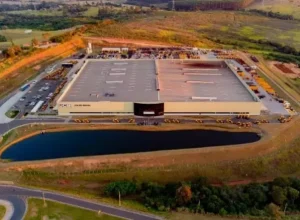 Fábrica da JCB em Sorocaba (SP)