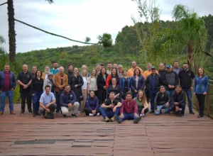 Produtores de diversas cidades do Paraná estiveram reunidos em Prudentópolis em missão técnica. Foto: Rogério Junior