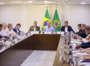 Reunião do comitê permanente de apoio, realizada neste sábado (dia 9) Foto: Lucas Leffa (Secom/PR)