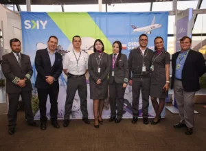 Tripulação e membros da Sky no primeiro voos de BSB para Santiago