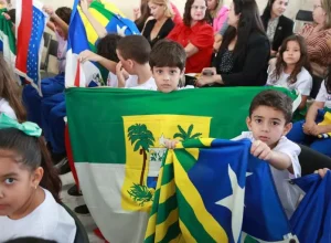 Pequenos estudantes durante o lançamento do Compromisso Nacional Criança Alfabetizada, em Brasília. Foto: Luis Fortes/MEC