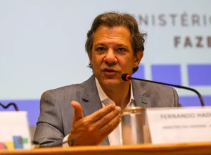 Fernando Haddad recebe presidente da Associação Brasileira de Bares e Restaurantes (Abrasel) para discutirem políticas importantes do setor (Foto: Wilson Dias/ Agência Brasil)