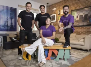 Gabriel Alves (à esq.) e Romero Rodrigues, da Headline, e Daniel Alves e Marcia Monteiro, do Arquiteto de Bolso