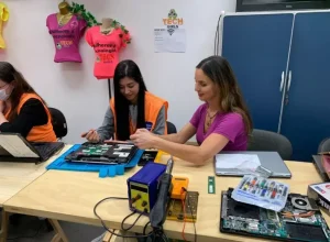 Equipe da Rumo com as alunas participantes do projeto Tech Girl Foto: divulgação