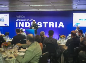 Fiep entrega Agenda Legislativa da Indústria 2025