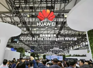 Estandes da Huawei no MWC Xangai 2023