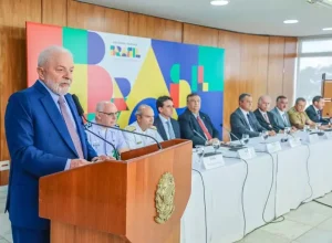 O presidente Lula afirmou que a decisão do Governo Federal pretende ajudar os governos dos estados a se livrar do crime organizado, da quadrilha, do tráfico de drogas e de armas - Foto: Ricardo Stuckert/PR