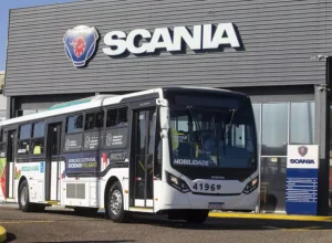 ônibus movido 100% a biometano