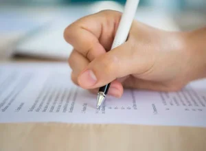 Foram definidos 3.647 locais de prova e 72.041 salas, distribuídas em 228 municípios, em todos os estados brasileiros. Foto: Freepik