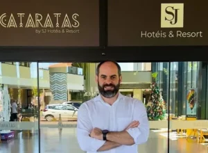 A perspectiva do turismo para 2025 é boa em relação ao mercado internacional, afirma Diego Cesar Vezaro, gerente geral da Rede San Juan Hotéis e Resort. Divulgação