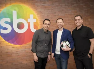 Vicente Varela, Tiago Leifert e Marcos Kotait. Crédito: Rogerio Pallata, SBT