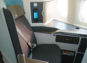 Toda a frota Boeing 777-300 e 200 da KLM será atualizada com os novos assentos na World Business Class