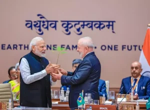 Além da transmissão da Presidência do G20 da Índia para o Brasil, o primeiro-ministro Narendra Modi e Lula trocaram mudas de árvore, numa referência às preocupações do bloco com o meio ambiente. Foto: Ricardo Stuckert / PR