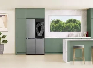 Imagem de cozinha com refrigerador Bespoke 4-Door Flex™ com AI Family Hub™+
